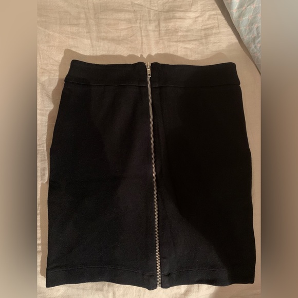 Esprit brand, size XS black stretchy skirt. Silver zipper along back. - Picture 4 of 5